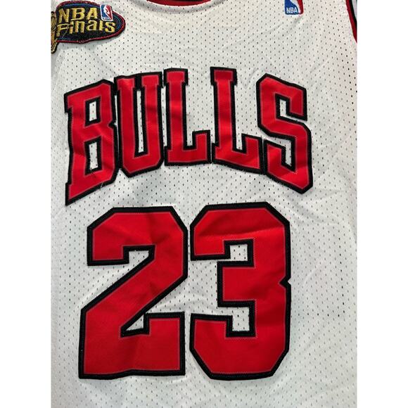 Authentic Vintage 1995-1996 Michael Jordan Chicago Bulls Jersey Size Large (44) - Picture 4 of 9